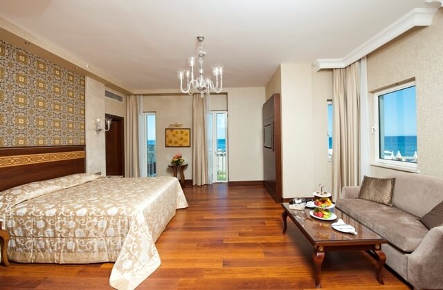 Superior Pool Grand Suite 1