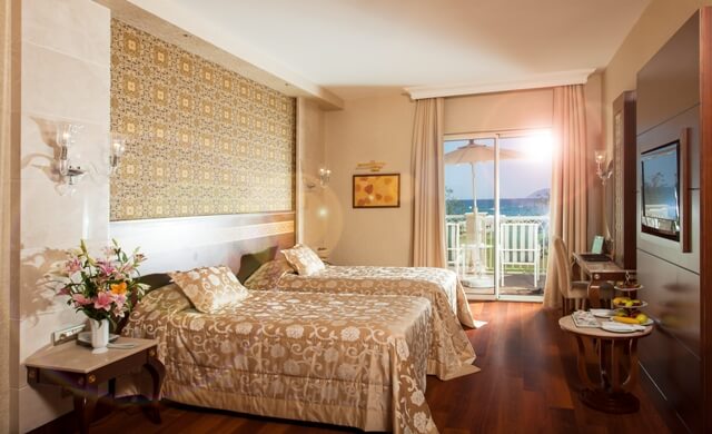 Superior Pool Grand Suite 3