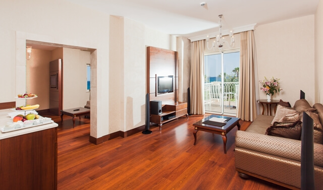 Superior Pool Grand Suite 4